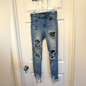 American Eagle High Rise Distressed Jegging 4R Light Wash.